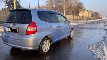 Транспорт: Honda Fit: 2001 г., 1.3 л, Вариатор, Бензин, Хэтчбэк