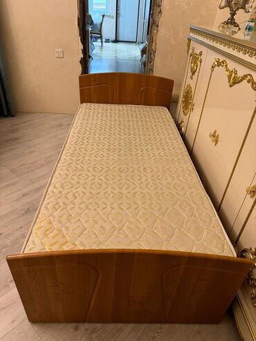 tek neferlik yataq işlənmiş: Oğlan və qız üçün, İşlənmiş, Çarpayı, Bazasız, Matras ilə, Siyirməsiz
