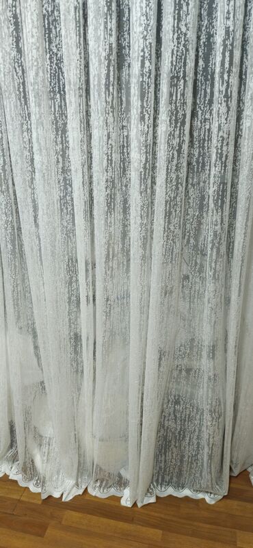 Pərdə və tüllər: Zərif, şəffaf tül pərdə, üzərində incə çiçək naxışları var. Otağınıza — 12