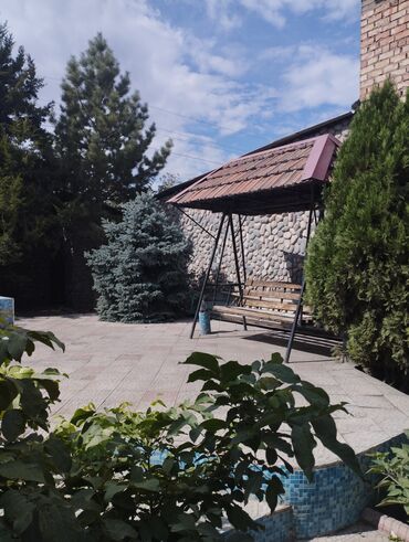 Посуточная аренда домов: 350 м², 7 комнат, Забор, огорожен at lalafo.kg — 5 Посуточная аренда домов: 350 м², 7 комнат, Забор, огорожен — 5