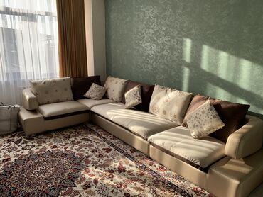 мебель раскладной: Угловой диван, цвет - Бежевый, Б/у
