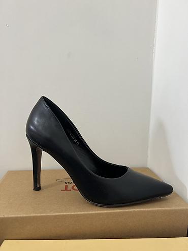 таман: Туфли, 38, Christian Louboutin, Б/у, цвет - Черный, Самовывоз — 3