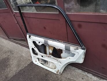 Auto delovi: Vrata zadnja desna Lada 2105,2107 Riva u beloj boji broj 3. Vrata su — 9