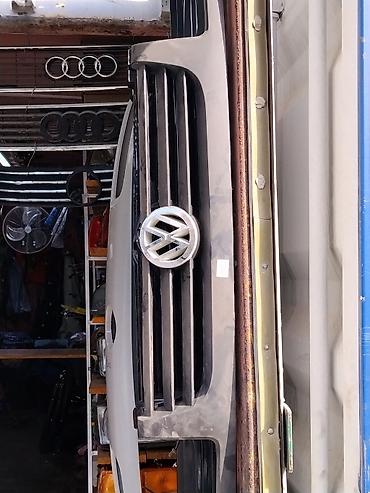 Решётка радиатора Volkswagen с центральным логотипом VW. - Тип