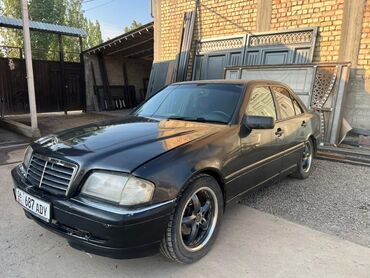 авто последющим выкупом: Автомобиль Mercedes-Benz C180 классического черного цвета. Эта модель