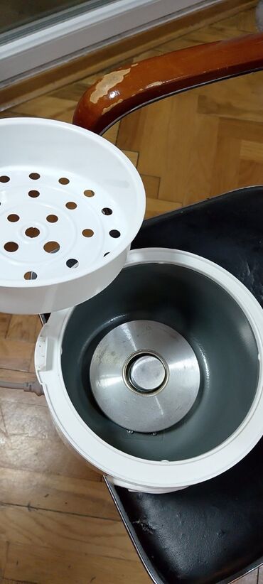 Ostali kuhinjski aparati: Friteza dobra 2,5 l manja
 Mirjevo — 6