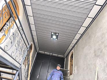 Потолочные работы: Реечный подвесной потолок для улицы/крыльца с декоративным карнизом и — 2