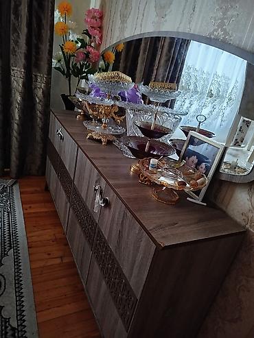 hamam ucun aksessuarlar: Təsvir: - Qonaq otağı üçün şkaf-konsol (bufet) və böyük yarımdairəvi — 1