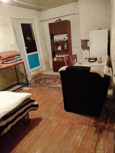 снимать квартиру в баку: 1 otaqlı sadə yaşayış sahəsi - Otaq planı: bir geniş otaq, hündür