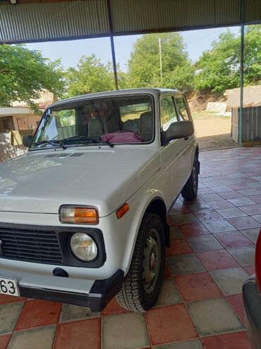 Su nəqliyyatı: VAZ (LADA) 4x4 Niva: 1.7 l | 2013 il 13000 km Kupe