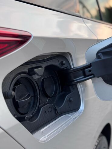 Toyota: Toyota Prius: 2018 г., Автомат, Гибрид, Седан — 4