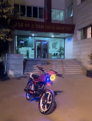 matasklet m: Modifikasiya olunmuş küçə motosikleti - Rəng: qırmızı-qara gövdə, ağ