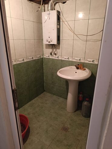 Uzunmüddətli kirayə mənzillər: Orta remont .1 otaq.300 manata aile ve ya telebe qizlara kiraye — 6
