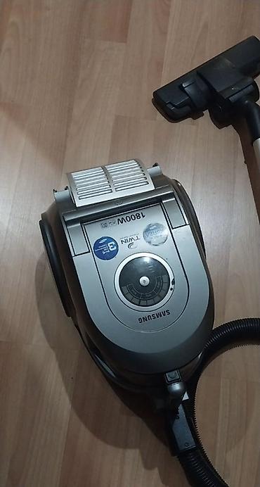 tossoran: Samsung tozsoran – 1800W gücündə, siklon tipli (kisəsiz) sistem. - Güc — 8