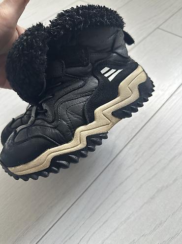 Кроссовки и спортивная обувь: Пара черных кед Converse All Star с белыми шнурками и белыми — 20