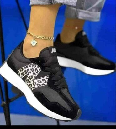 Patike: New Balance 327 patike

Novo
Brojevi 36 do 44

fb Moja Kupovina 1 — 15