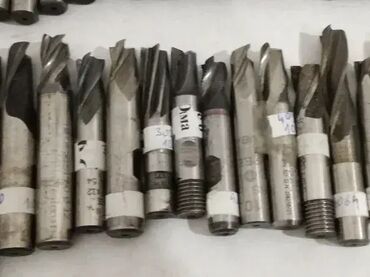 Ostali uređaji: Glodalo 10mm, 10,5mm Cena je po komadu Pre kupovine proveriti koja — 10