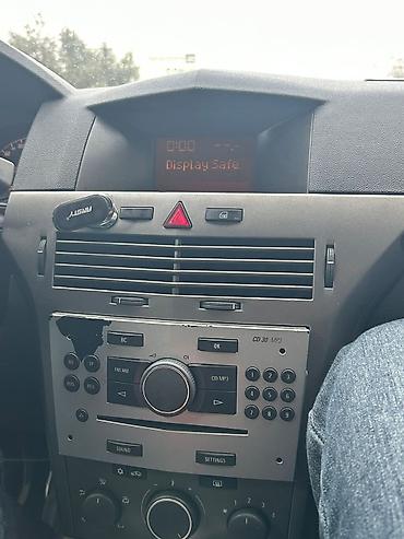Opel Astra h 2008 maqintafon Cd 30 MP3 disk yeri işləyir lalafo.az -da Opel Astra h 2008 maqintafon Cd 30 MP3 disk yeri işləyir