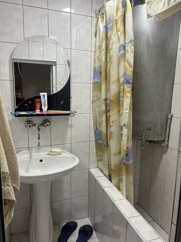 Köhnə tikili: Gəncə şəhəri Heydər Əliyev prospekti 32 nömrəli orta məktəbin qarşısı -da lalafo.az — 20 Köhnə tikili: Gəncə şəhəri Heydər Əliyev prospekti 32 nömrəli orta məktəbin qarşısı — 20