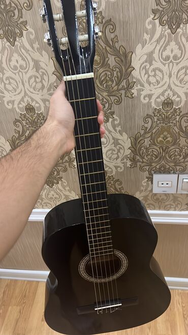 elektron gitara qiymeti: Klassik gitara, Yeni, Ünvandan götürmə, Ödənişli çatdırılma