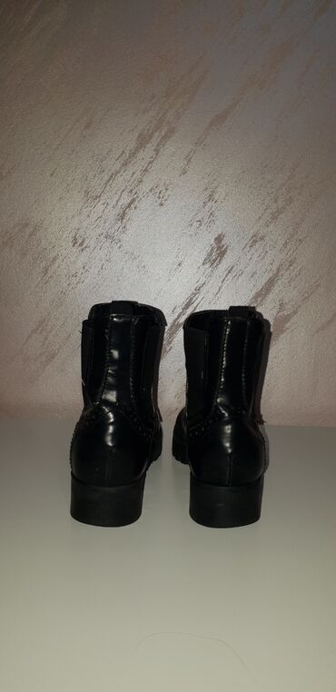 Gležnjače: Gležnjače, 38 — 12