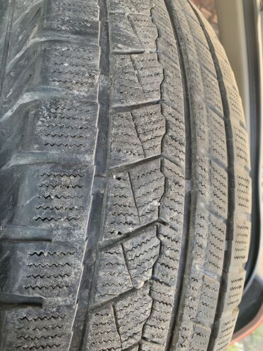 Шины: Продаю зимние шины комплект 225/70 r16 В хорошем состоянии без шишек