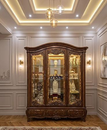 Оборудование для магазинов: Klassik üslubda vitrin şkaf - Material: Təbii ağac karkas, oyma dekor — 1