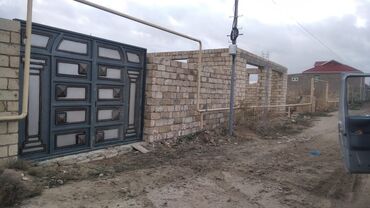 8 mkr satilan evler: Satıram saqacalda 8 sot torpaq içinde tikintisində var. 40000azn