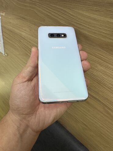 телефон samsung s10: Samsung Galaxy S10e, Б/у, 128 ГБ, цвет - Белый, 1 SIM