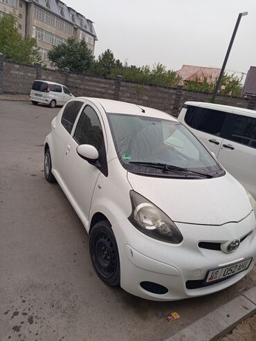 Toyota: Toyota Aygo: 2010 г., 0.1 л, Автомат, Бензин, Хэтчбэк