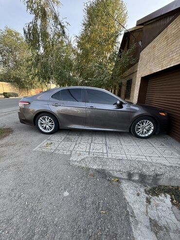продаю с доплатой мне: Toyota Camry: 2018 г., 2.5 л, Автомат, Бензин, Седан