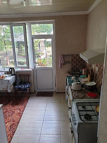 токмок гараж: Продаётся четырёх этажного дома на первом этаже четырёх комнатная — 7
