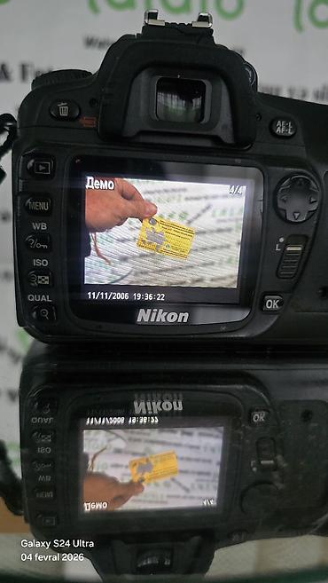 monitor qiymetleri: Nikon D80 DSLR fotoaparat + AF‑S NIKKOR 35mm f/1.8G üzərində kart və — 2