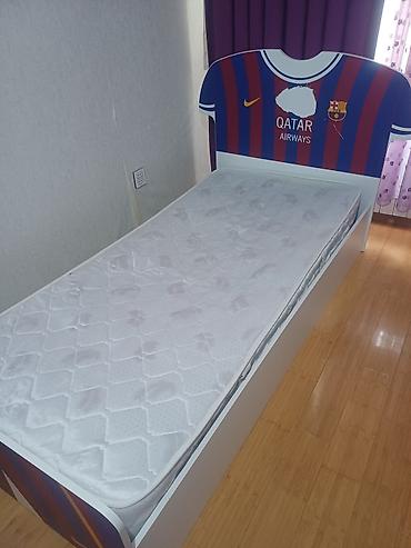 2el mebeler: Uşaq/yeni yetmə üçün futbol temalı tək nəfərlik çarpayı və döşək - — 2