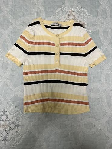 toxunma corab: Dilvin Knit qadın köynəyi - Model: qısaqollu, dördbutonlu henley — 1