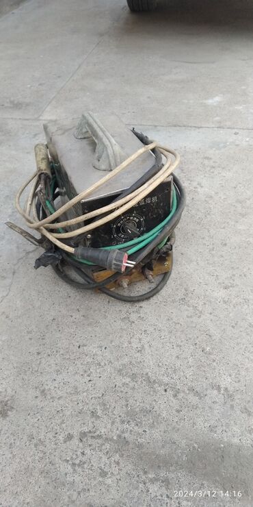продаю газосварку: Продаю сварочный апарат в рабочем состоянии вместе с кабелями