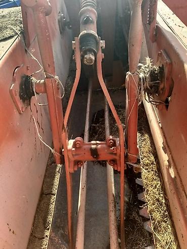 Тюковые пресс-подборщики: Пресс-подборщик кыргызстан тюковый, прицепной, красного цвета — 8