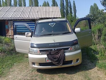 домкрат для машины: Минивэн Honda Step WGN в золотистом цвете, подходящий для семейных