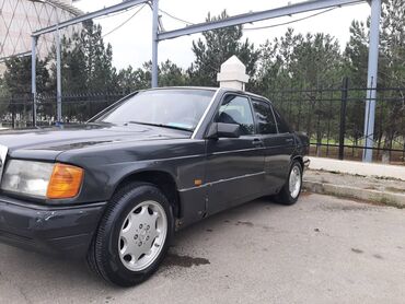 mersedes ateko 817: Mercedes-Benz 190: 2 l | 1993 il Sedan