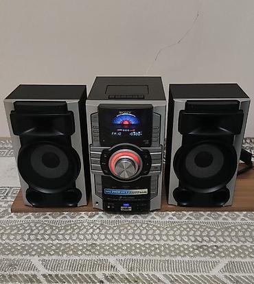 cd çalar: Tam işləkdir CD. kaset Radio USB kart. Blutuz .Təzə kimidir. Pultu var — 2
