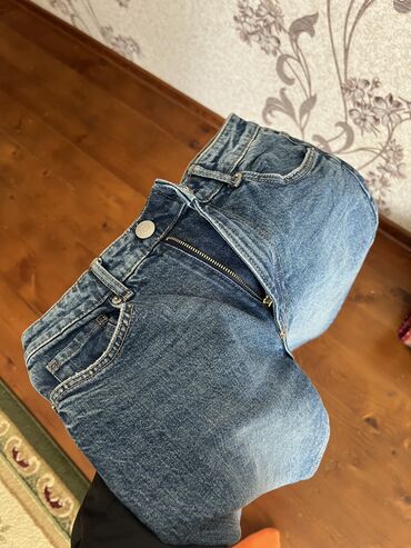 джинсы размер s: Мом, H&M, Средняя талия
