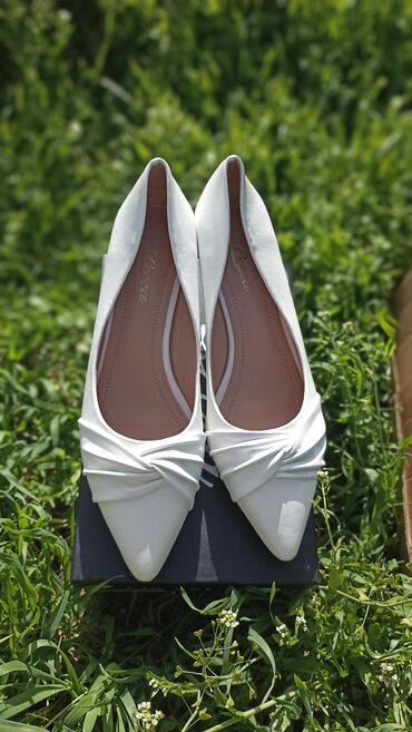 белая обувь: Туфли 39.5, цвет - Белый