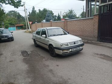 коробка автомат пассат: Volkswagen Vento: 1994 г., 2 л, Механика, Газ, Седан