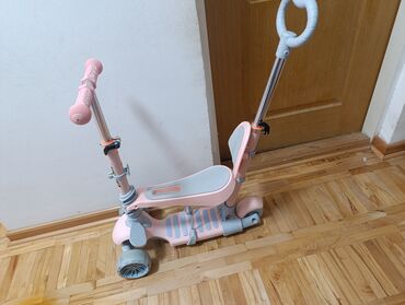 scooter trotinet: Prodajem trotinet roze boje, koriscen 2 puta. Licno preuzimanje u Nisu