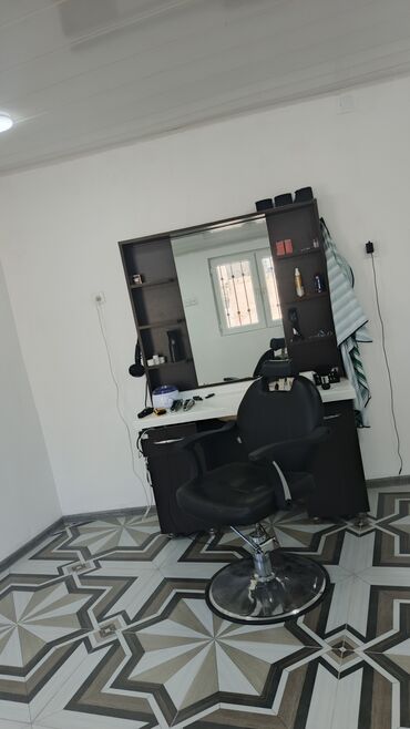 Arendaya Bərbərxana verilir ✂️💈 📍 Ünvan: Yeni Suraxanı, 14 iyul