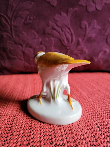 Ostali kućni dekor: Figura nova porcelanska 70te. Visina. 7cm. Duzina. 11,5cm — 8