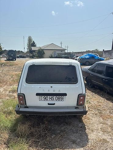запчасти мерседес 124 бу: Lada Niva (ağ rəng), arxa qapaqlı universal kuzov. Xüsusiyyətlər: - — 1