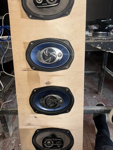 Maqnitofonlar: Bir cüt 500 lük xrom kodlu bir cüt içi göy kodlu(efektin bilənlər