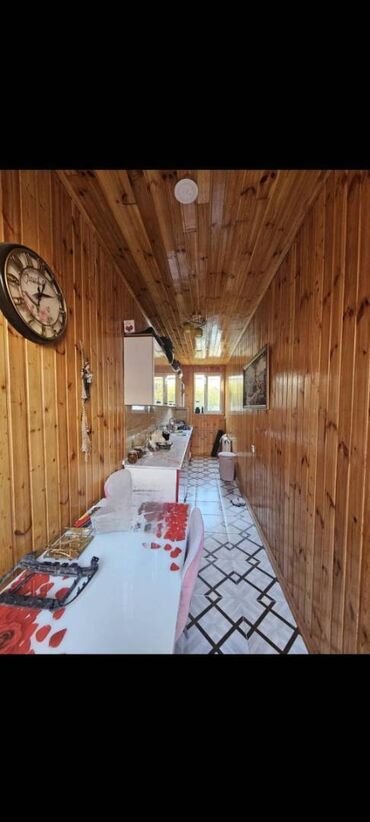 Uzunmüddətli kirayə mənzillər: İcarəyə verilir.5 otaqlı tam təmirli həyət evi/bağ evi.Umumi sahəsi — 5