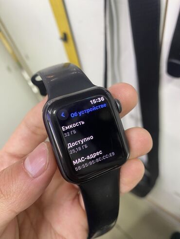Apple Watch: Умные часы Apple Watch в корпусе 40 мм с черным ремешком. Объем памяти